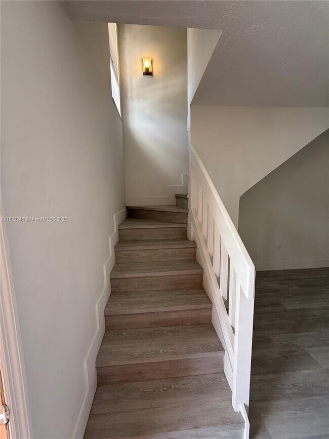 Foto del edificio - 2354 W 62nd St