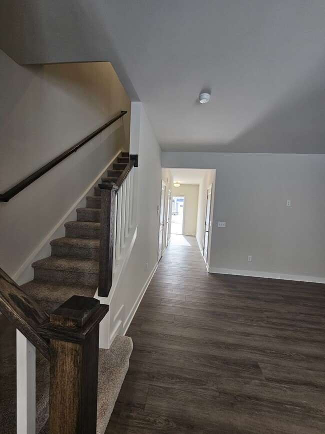 Building Photo - 209 Lograto Ln