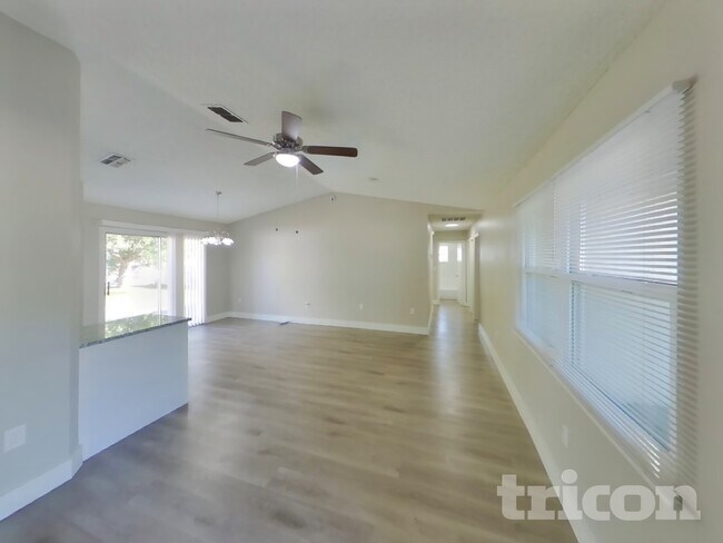 Foto del edificio - 6623 Freeport Dr