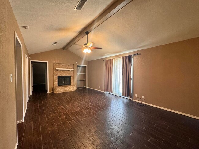 Building Photo - 104 Maverick Trail