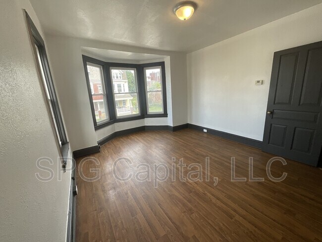 Foto del edificio - 840 W College Ave