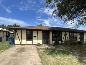 Building Photo - 427 W Elk St