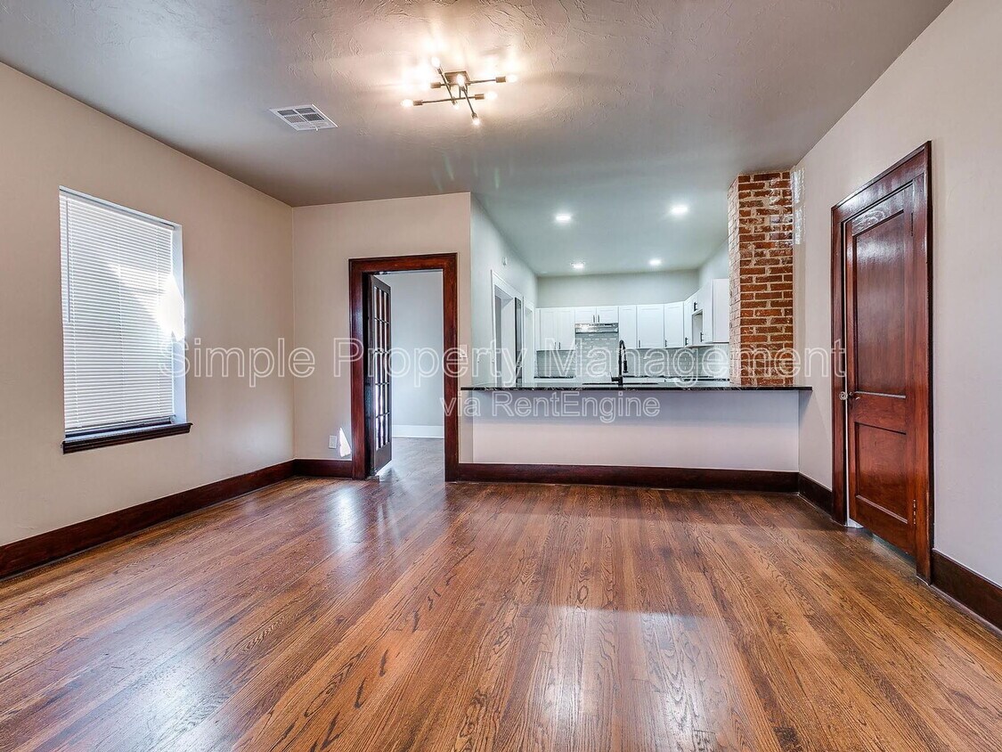 Primary Photo - 421 NW 25th St