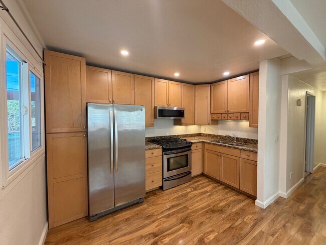 Foto del edificio - Beautiful 2 Bed / 2 Bath Home Near North Park with Expansive Outdoor Space + Garage!