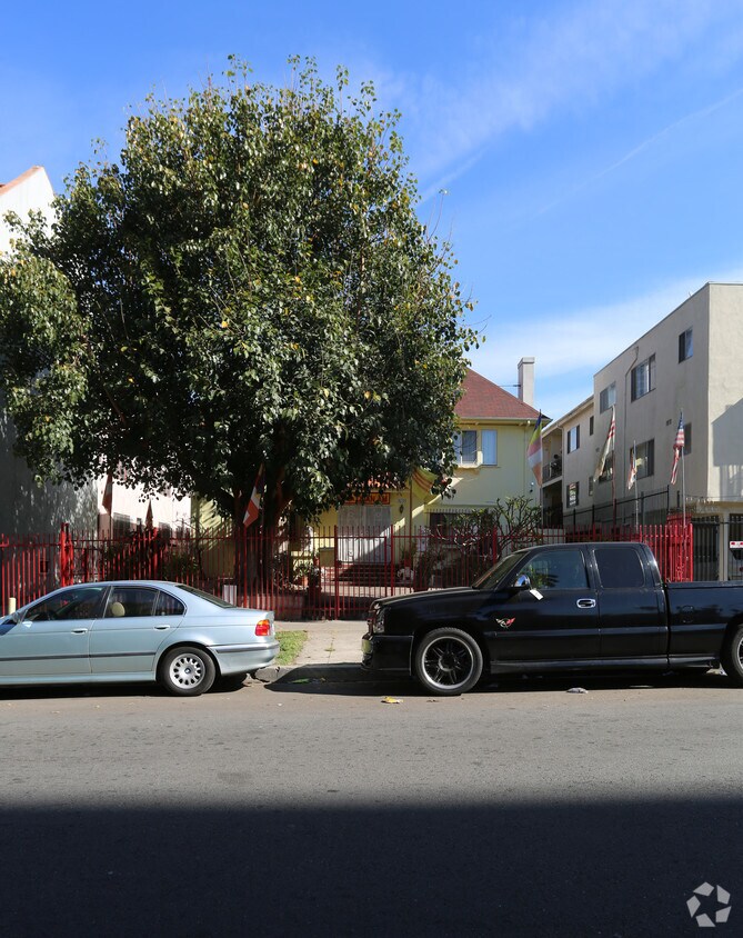 Foto del edificio - 3033 Leeward Ave