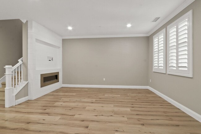 Building Photo - 604 El Paseo
