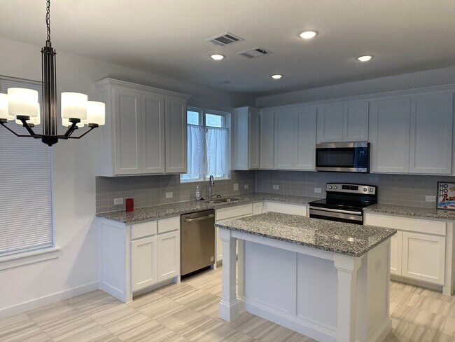 Building Photo - 346 Oakbend Dr