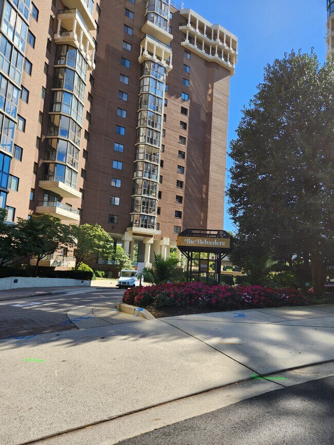 Foto del edificio - 1600 N Oak St