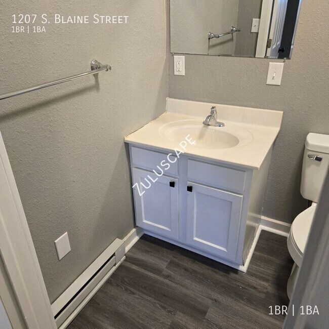 Foto del edificio - 1207 S Blaine St