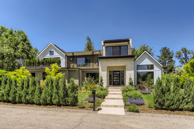 Building Photo - 2093 Tamarack Ave