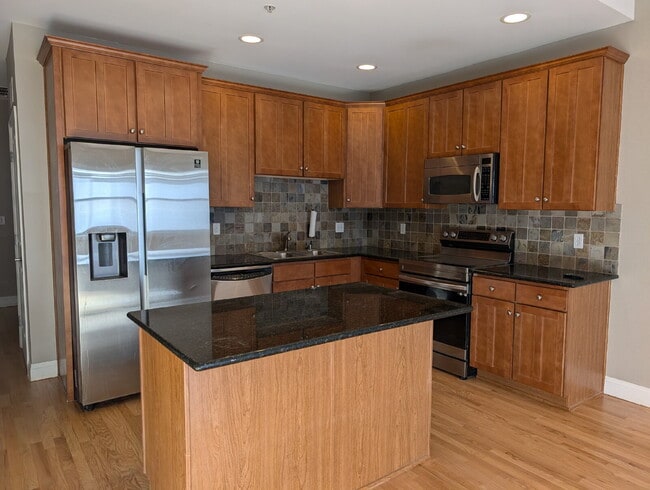 Building Photo - 1950 Logan St