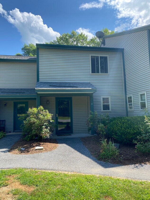 Welcome to 10 Hideaway Lane! - 10 Hideaway Ln