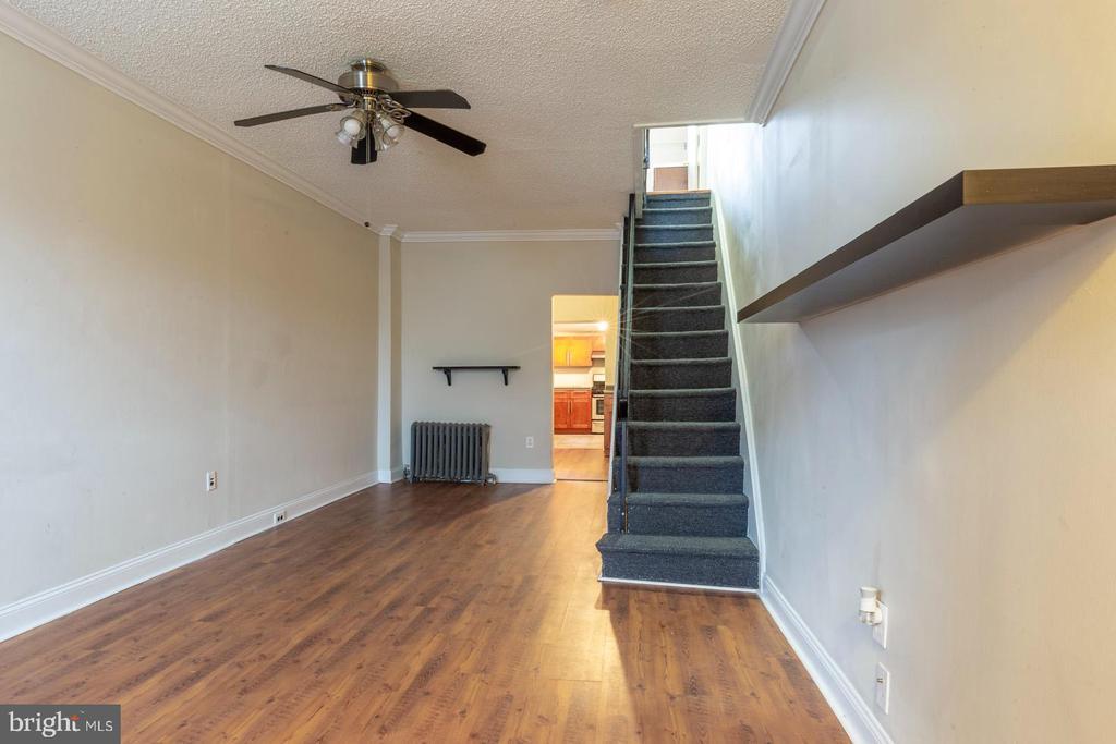 Primary Photo - 2221 E Albert St