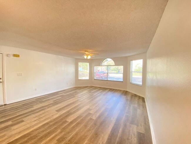 Building Photo - 2751 N Poinciana Blvd