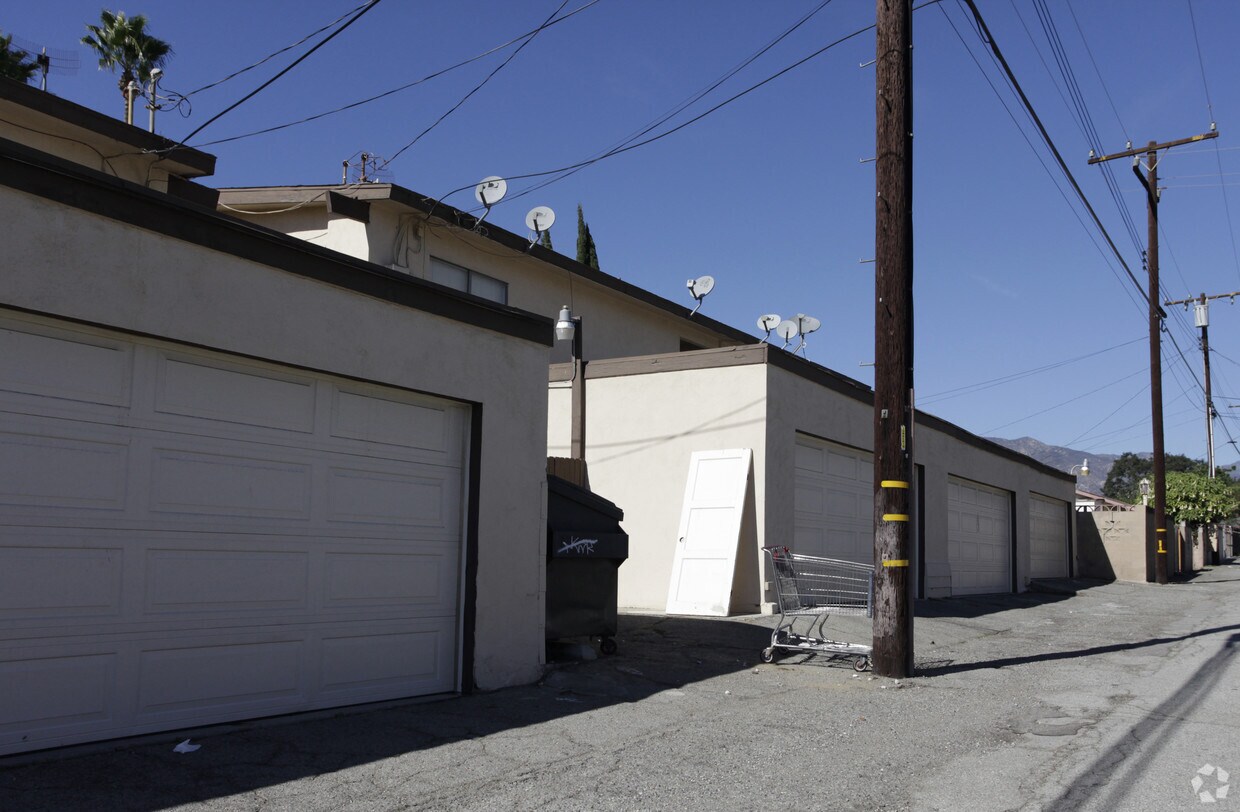 Foto del edificio - 630-638 Silverwood Ave