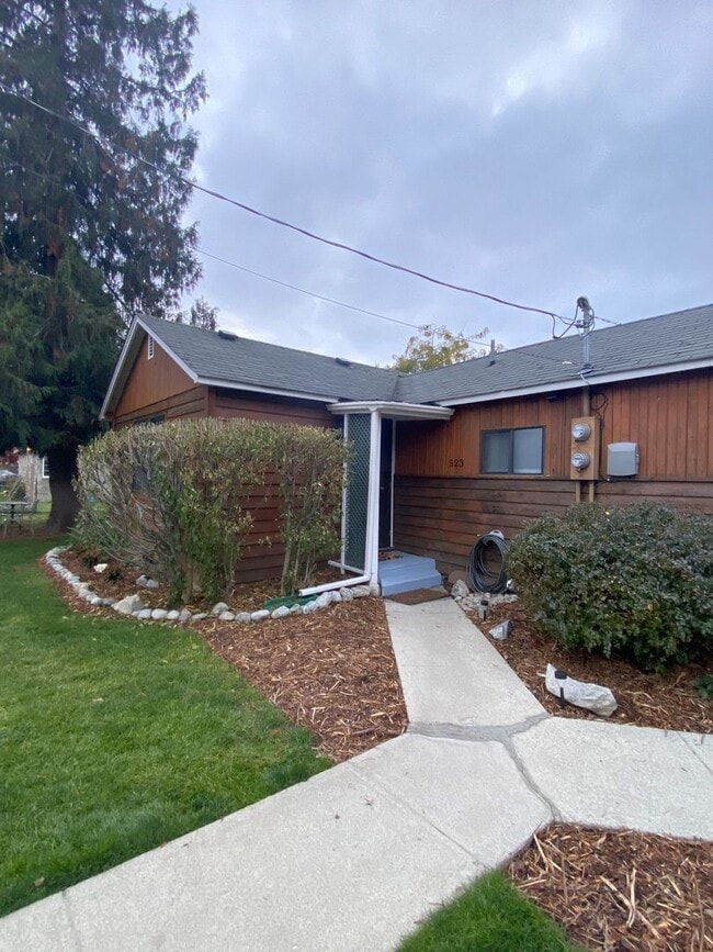 Building Photo - 523 N Markeson St