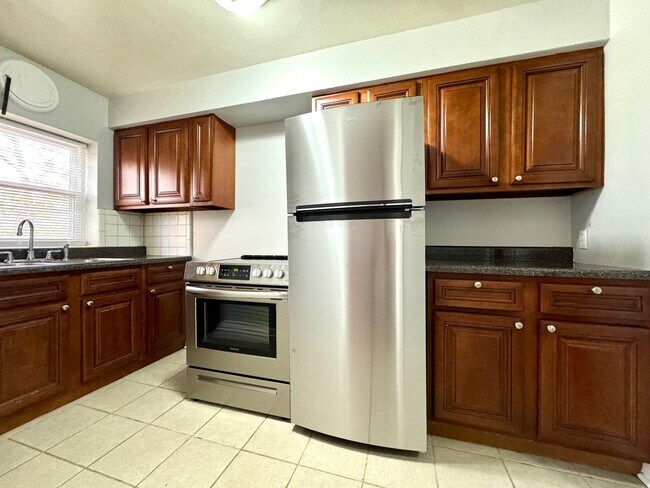 Foto del edificio - Residences at Robert and Sunshine