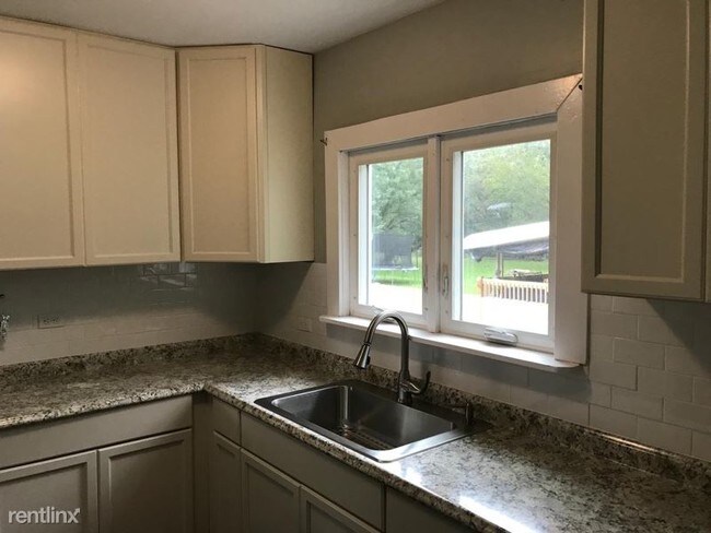 Building Photo - 3 br, 1 bath House - 17890 Bock Rd