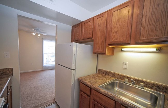 Kitchen - Olde Jamestowne Apartments