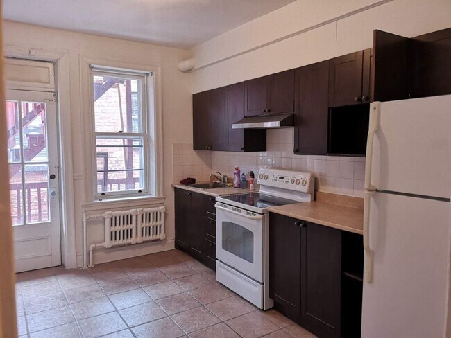 Building Photo - 2317 Av De Hampton