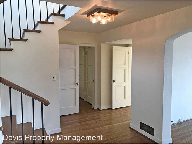 Foto del edificio - 5 br, 3.5 bath House - 2425 Montavista Pla...