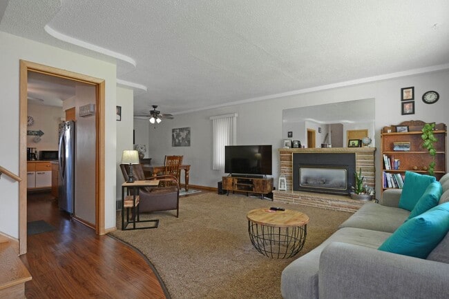 Building Photo - Charming 3 Bed, 1.5 Bath Home in Richfield – Private Yard, Garage & Prime Twin Cities Access
