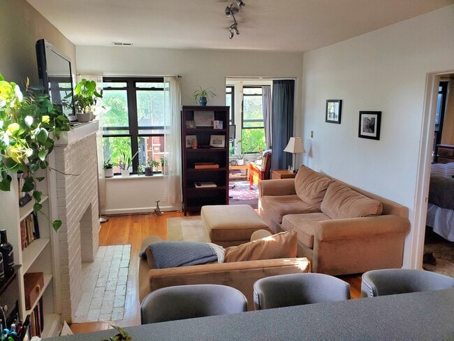 Building Photo - 1519 W Olive Ave