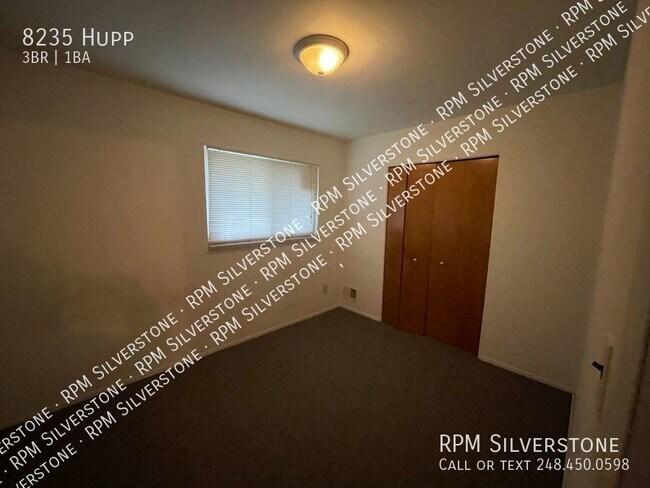Foto del edificio - Spacious 3-bedroom