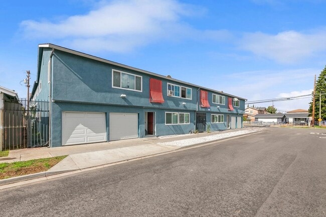 Building Photo - 1495 Peterson Ave