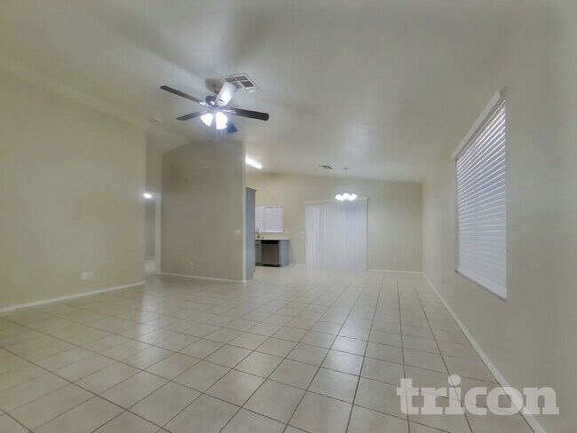 Foto del edificio - 2022 E Winston Dr