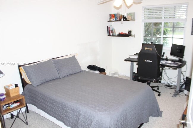 Foto del edificio - 2568 Jardin Pl