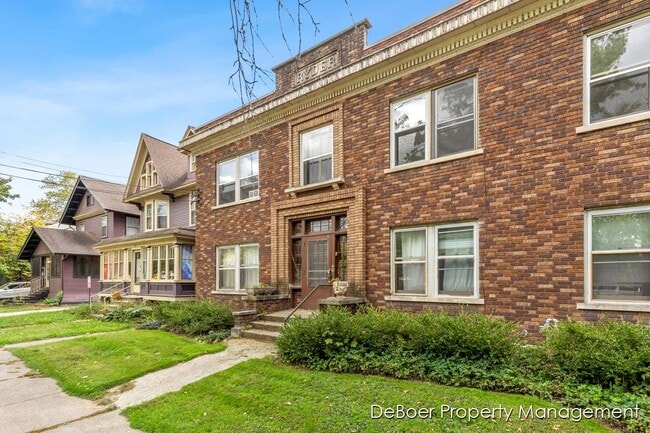 Building Photo - 301 W Dutton St