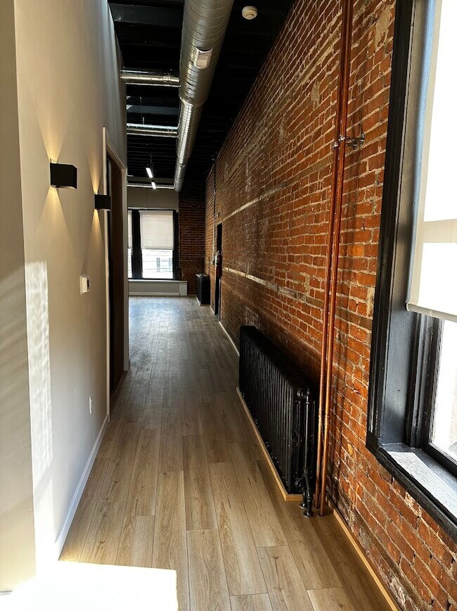 Foto del edificio - 41 N Main St