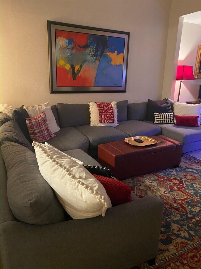 Building Photo - 2801 Chancellorsville Dr