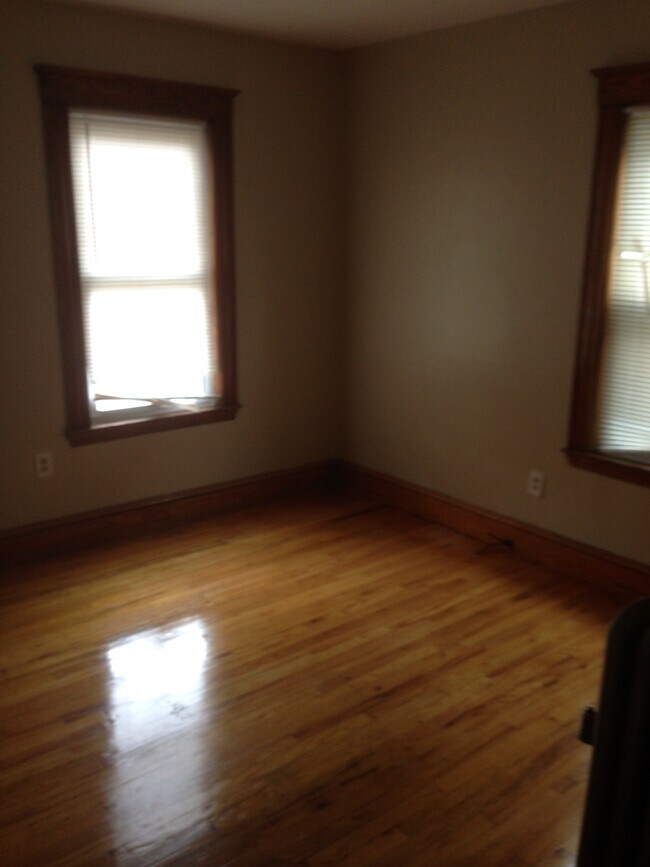 Building Photo - 15 Bardwell St