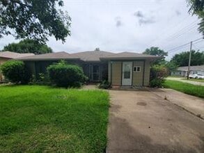 Building Photo - 3135 Maple Ave