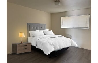 Building Photo - 3003 Broadway St