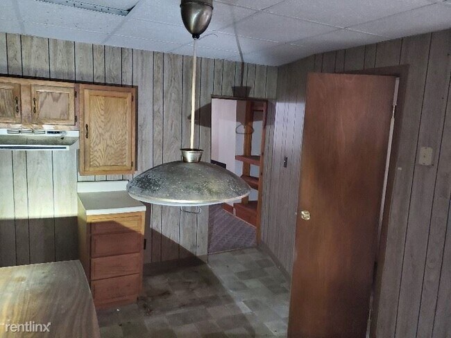 Building Photo - 2 br, 1 bath House - 206 E George St