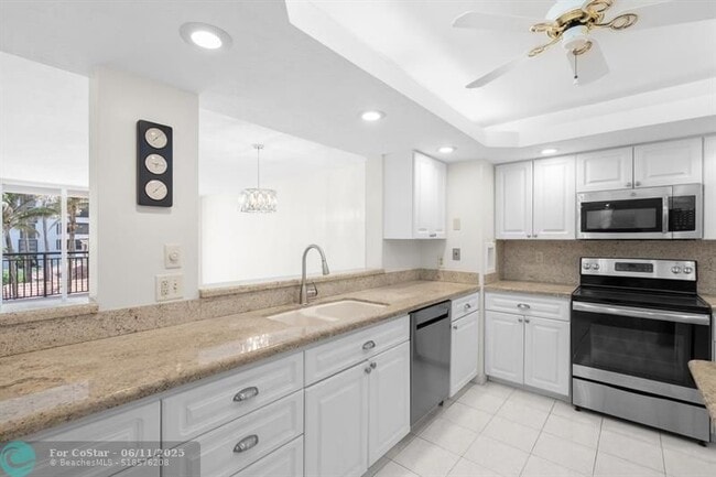 Building Photo - 1149 Hillsboro Mile