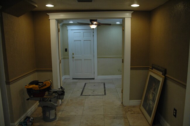 Building Photo - 910 E Broad St