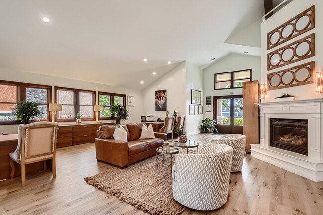 Building Photo - Casa Del Sol