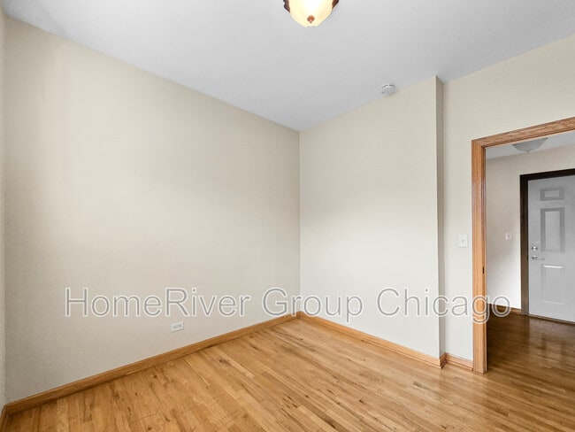 Building Photo - 4904 N Drake Ave