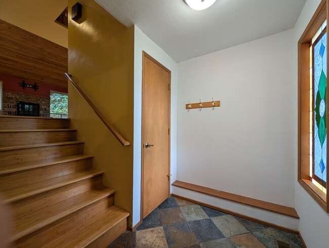 Building Photo - Fantastic 4 Bedroom, 2 Bath Home In The Thurston Area Of Springfield!