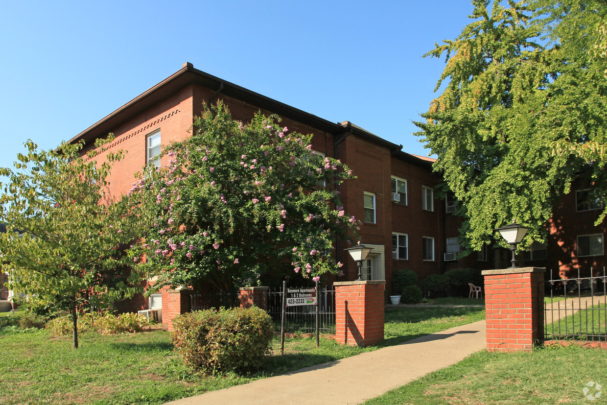 Building Photo - The Grove