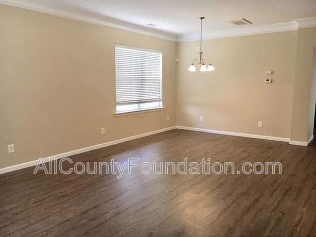Building Photo - 221 Meadow Wood Rd