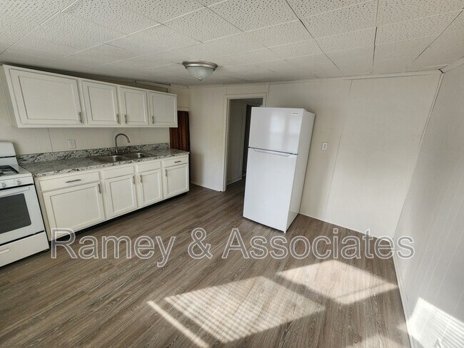 Building Photo - 1122 Larchmont Ave