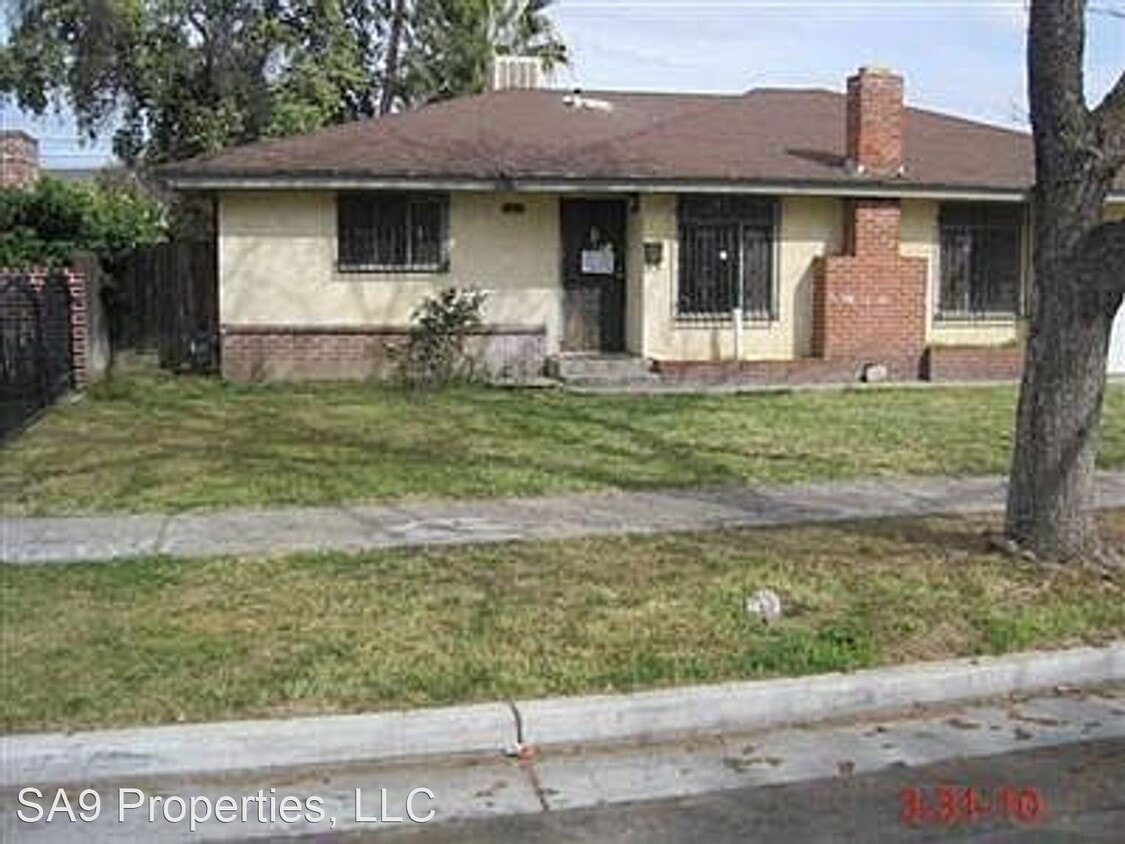 3 br, 2 bath House 249 S Backer Ave House Rental in Fresno, CA