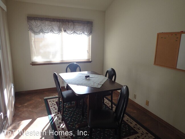 Building Photo - 5 br, 2 bath House - 1040 Meadowview Ln