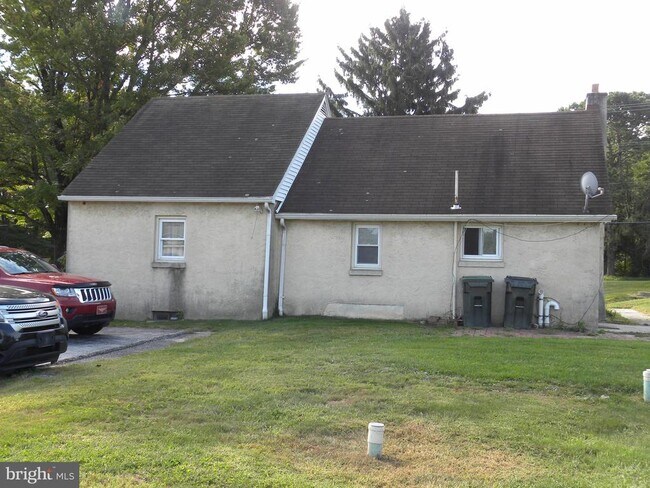 Building Photo - 2115 E Kings Hwy