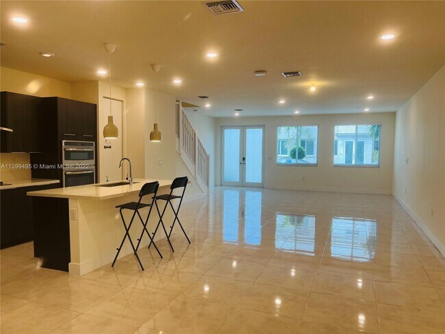 Foto del edificio - 6667 NW 102nd Path